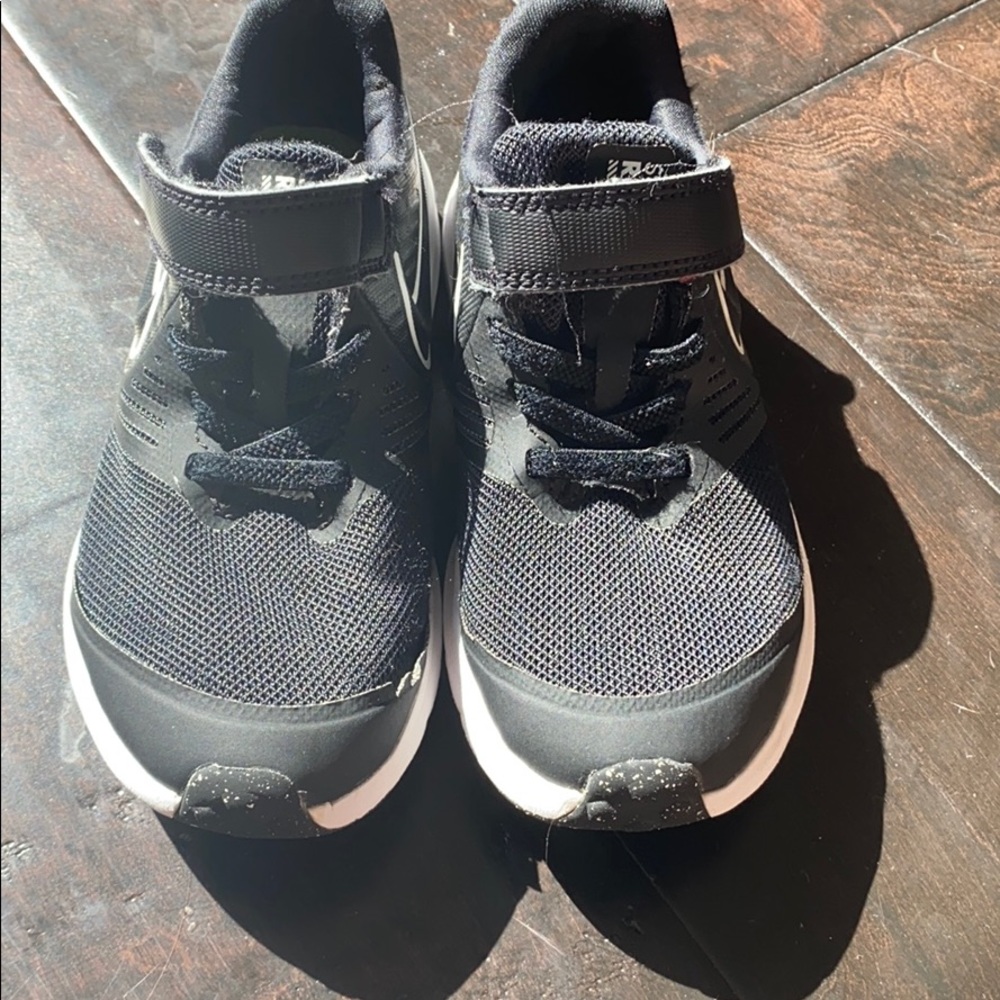 Kids Nike star runner black and white 10.5